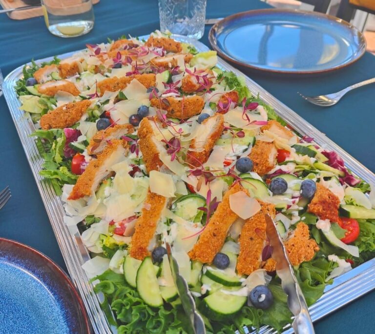 Krõbekanasalat vaagnal